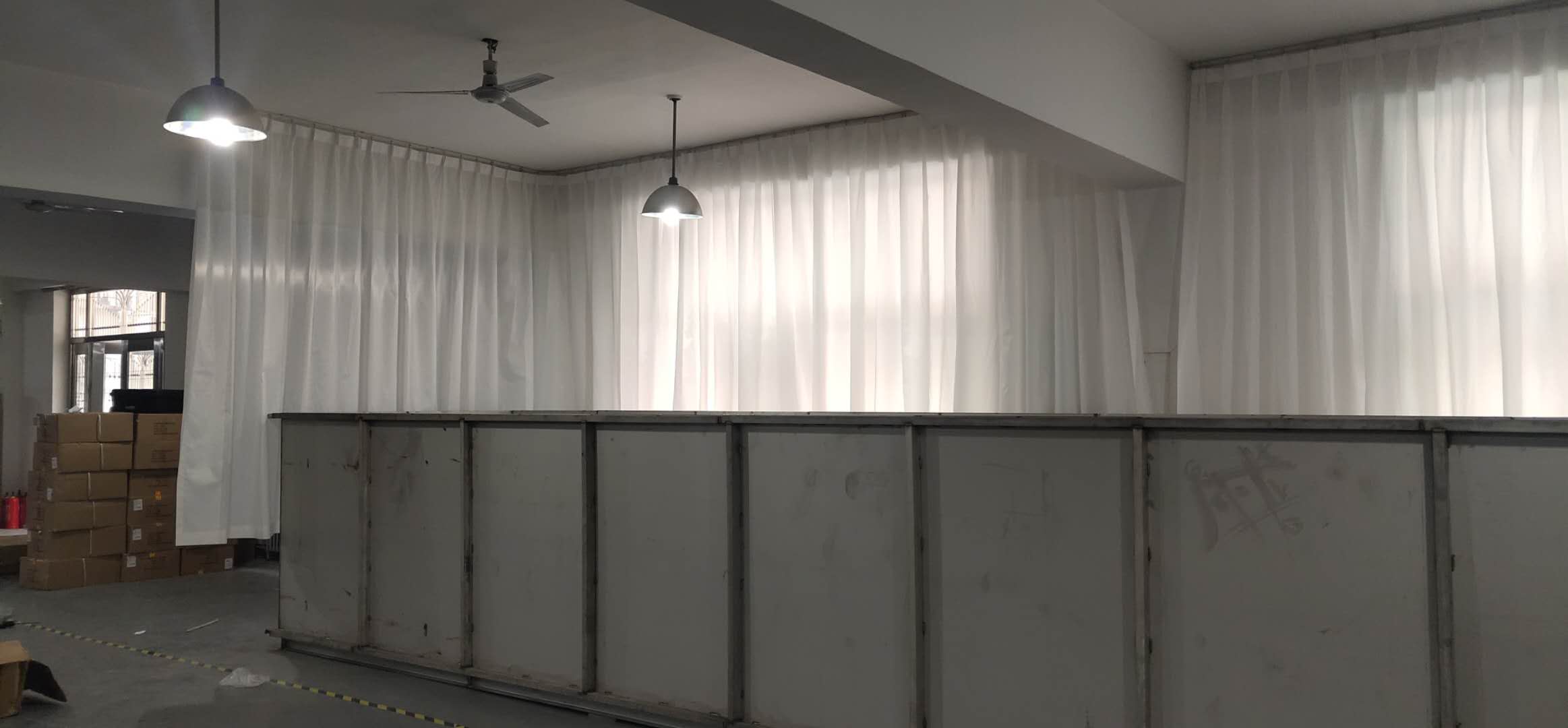 北京敬業(yè)北低自動化設(shè)備公司庫房窗簾安裝